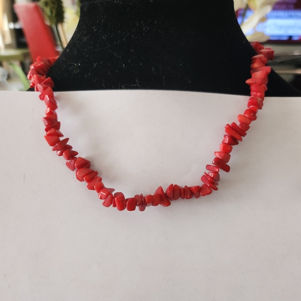 Gorgeous sterling silver 925 necklace with coral